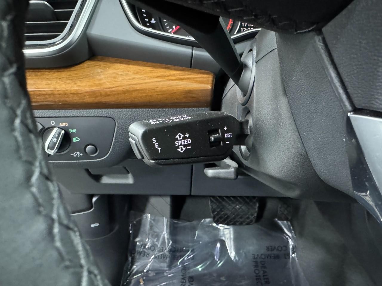 Audi Q5 Vehicle Full-screen Gallery Image 31