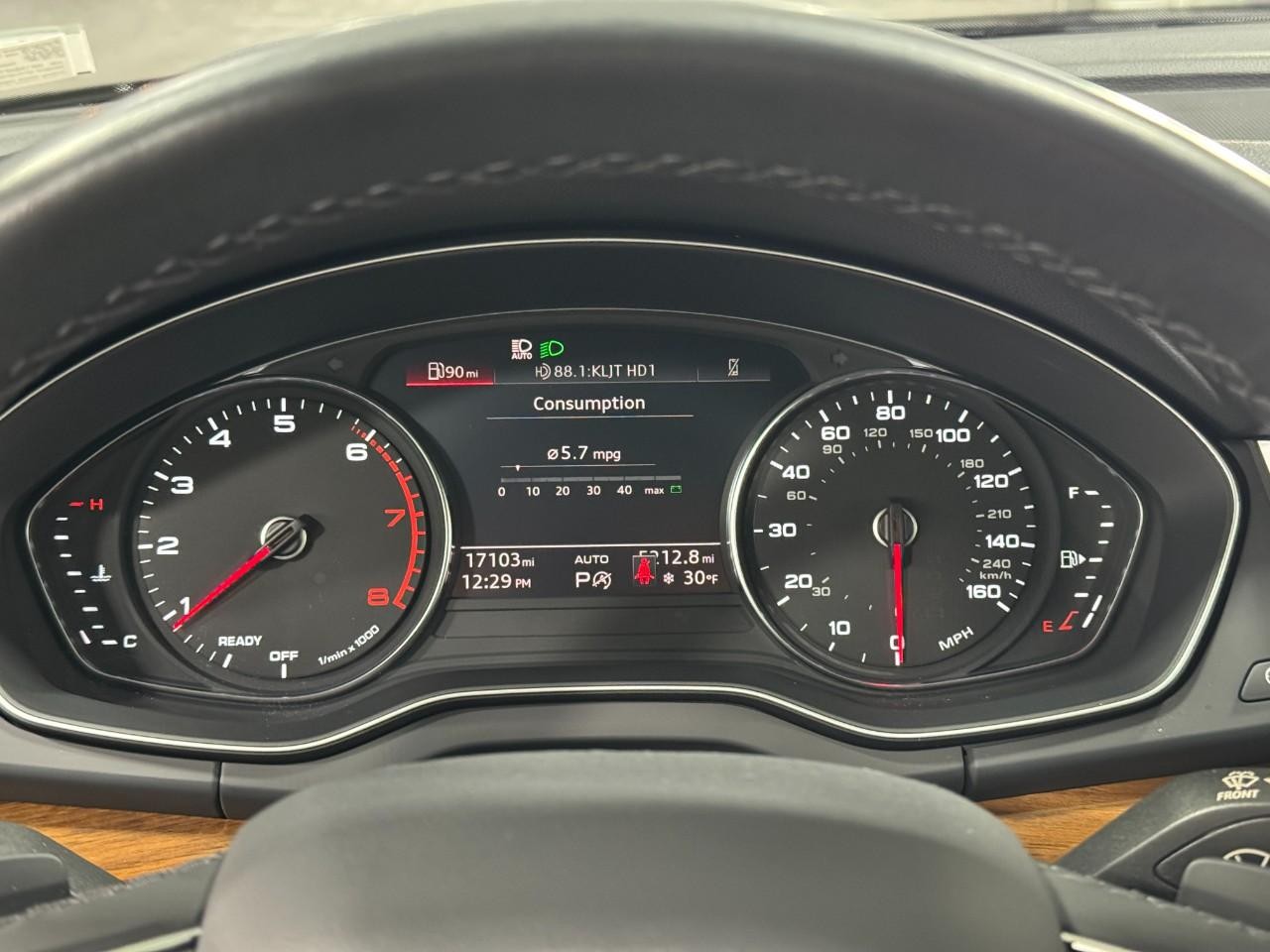 Audi Q5 Vehicle Full-screen Gallery Image 34