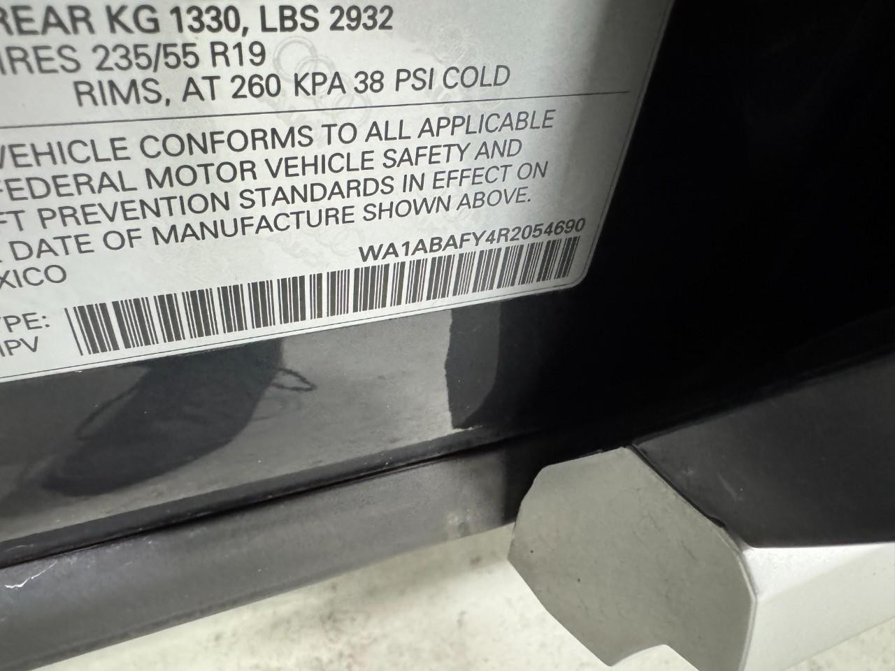 Audi Q5 Vehicle Full-screen Gallery Image 36