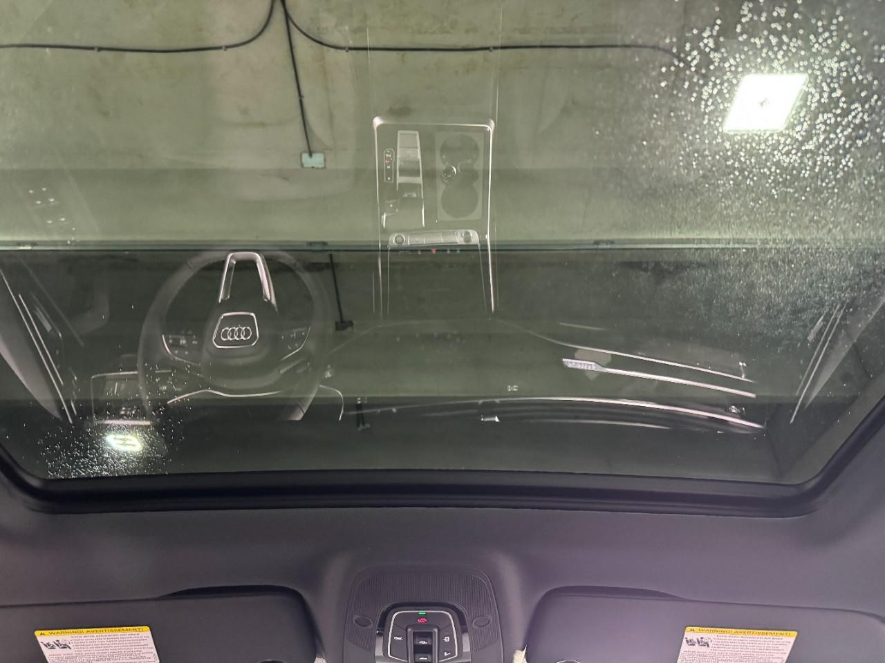 Audi Q7 Vehicle Full-screen Gallery Image 12