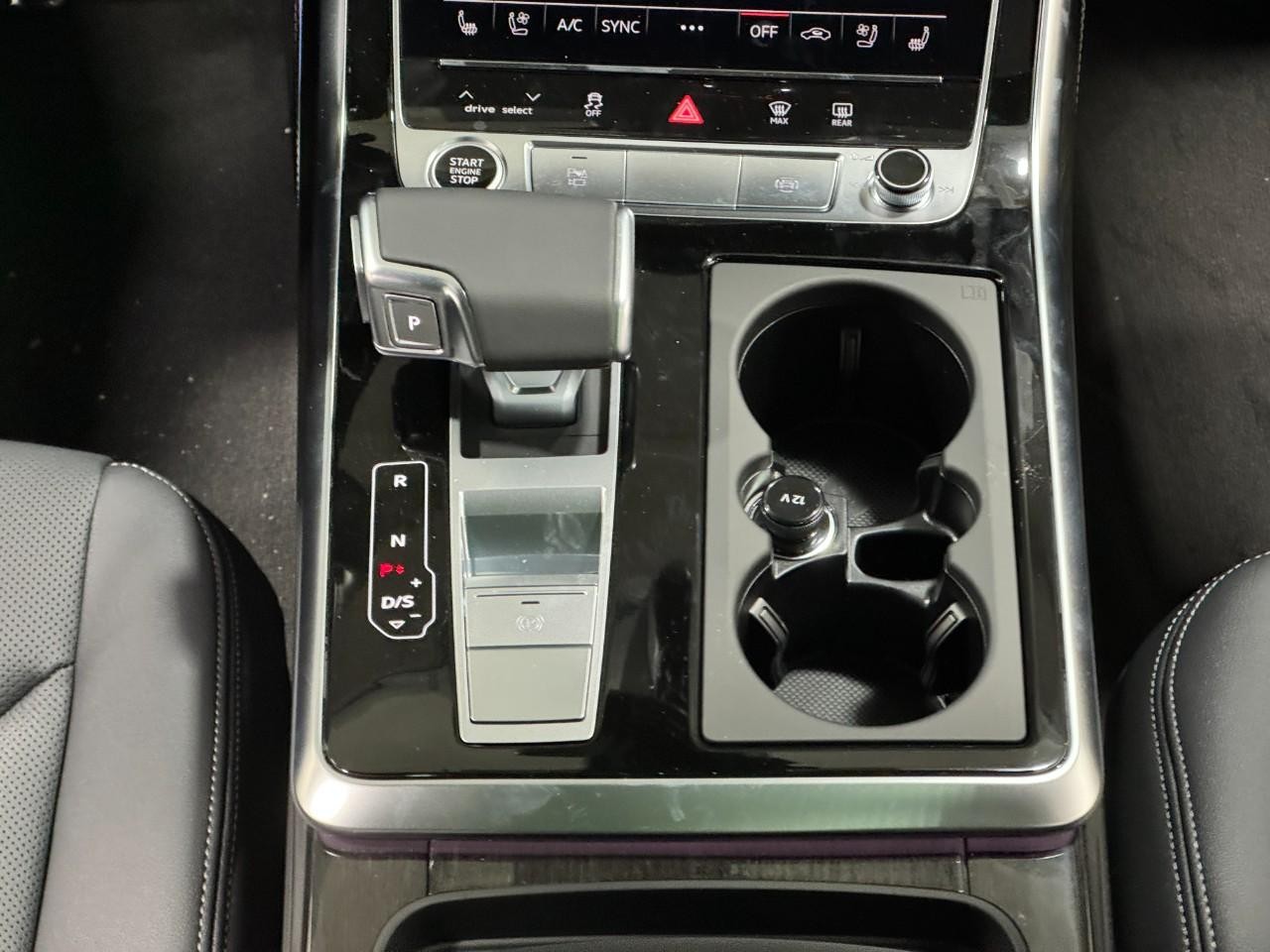 Audi Q7 Vehicle Full-screen Gallery Image 17