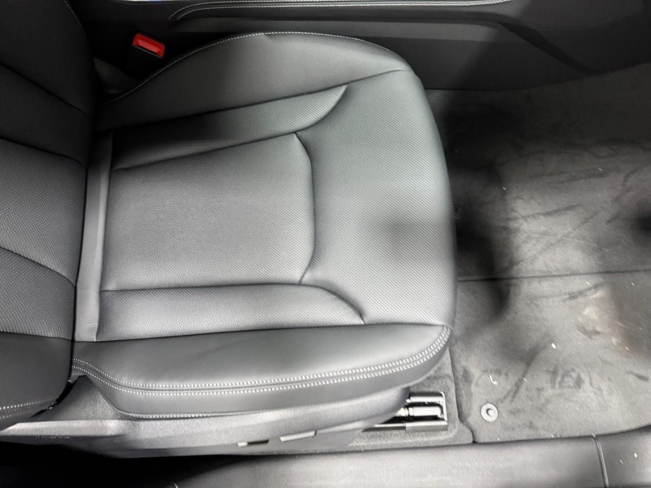 Audi Q7 Vehicle Full-screen Gallery Image 20