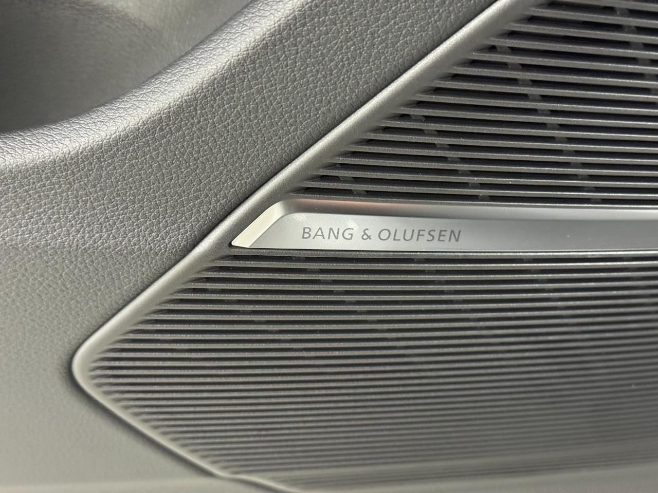 Audi Q7 Vehicle Full-screen Gallery Image 27