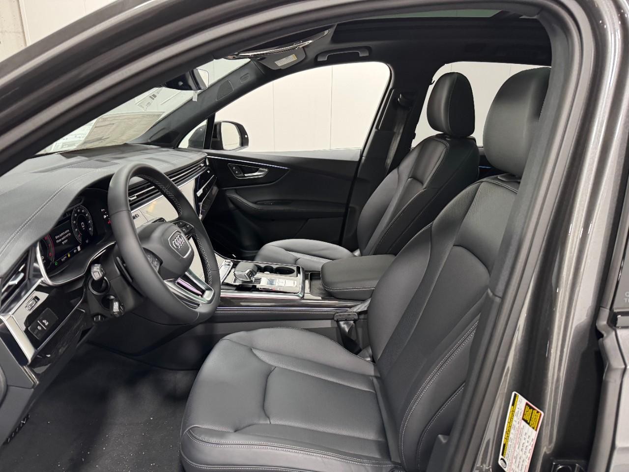 Audi Q7 Vehicle Full-screen Gallery Image 28