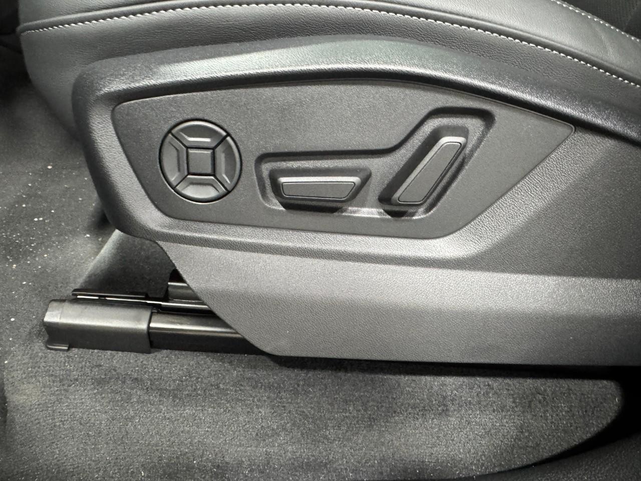 Audi Q7 Vehicle Full-screen Gallery Image 30