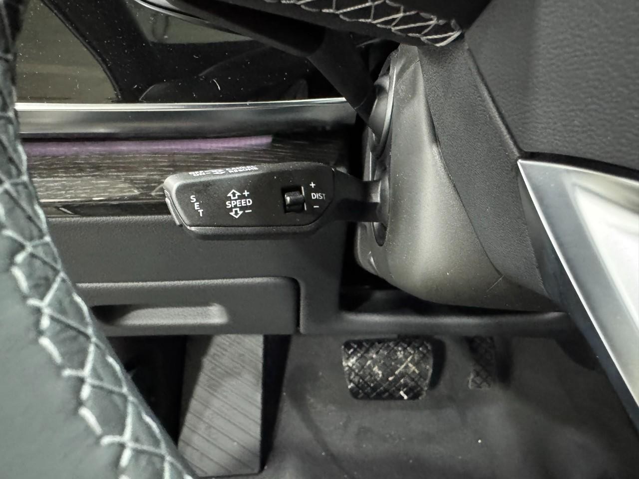 Audi Q7 Vehicle Full-screen Gallery Image 32