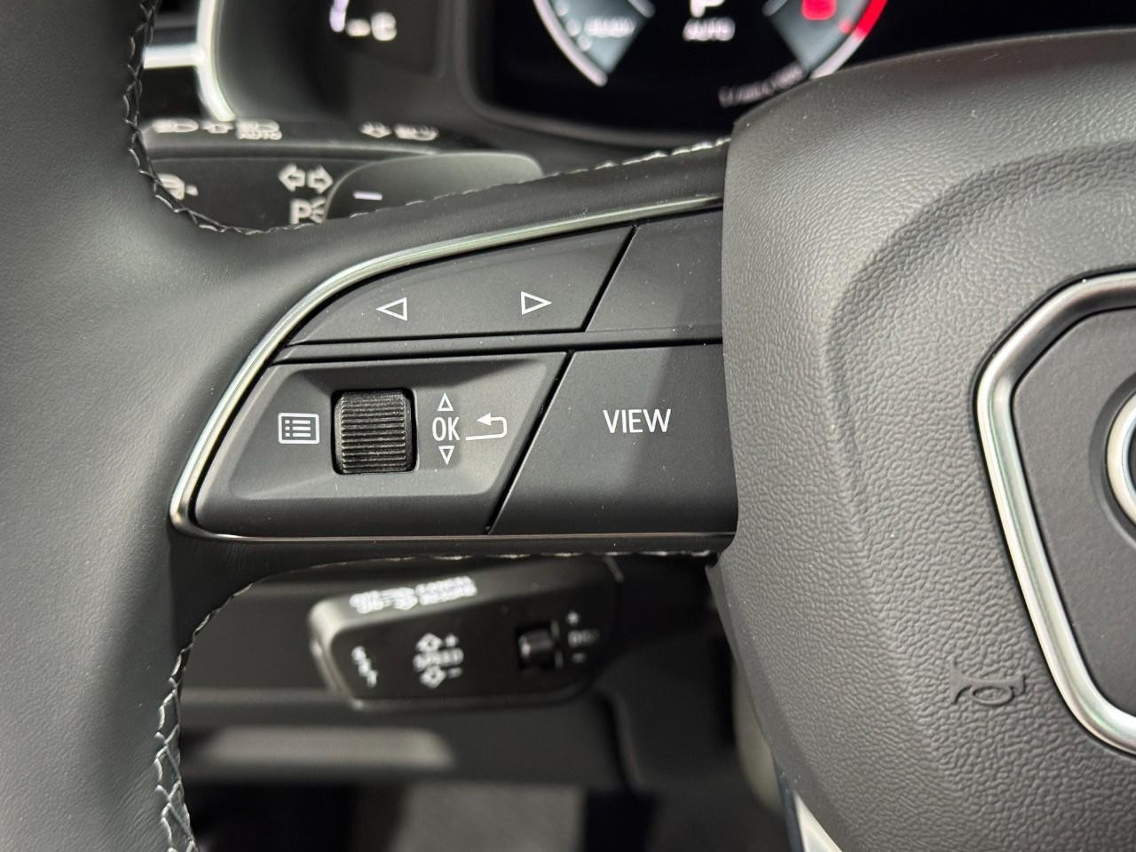 Audi Q7 Vehicle Full-screen Gallery Image 33