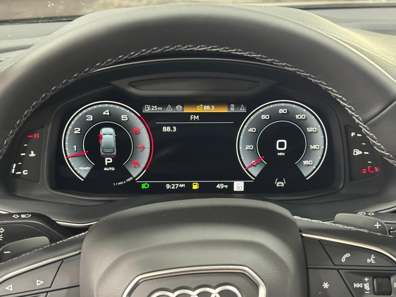 Audi Q7 Vehicle Full-screen Gallery Image 35