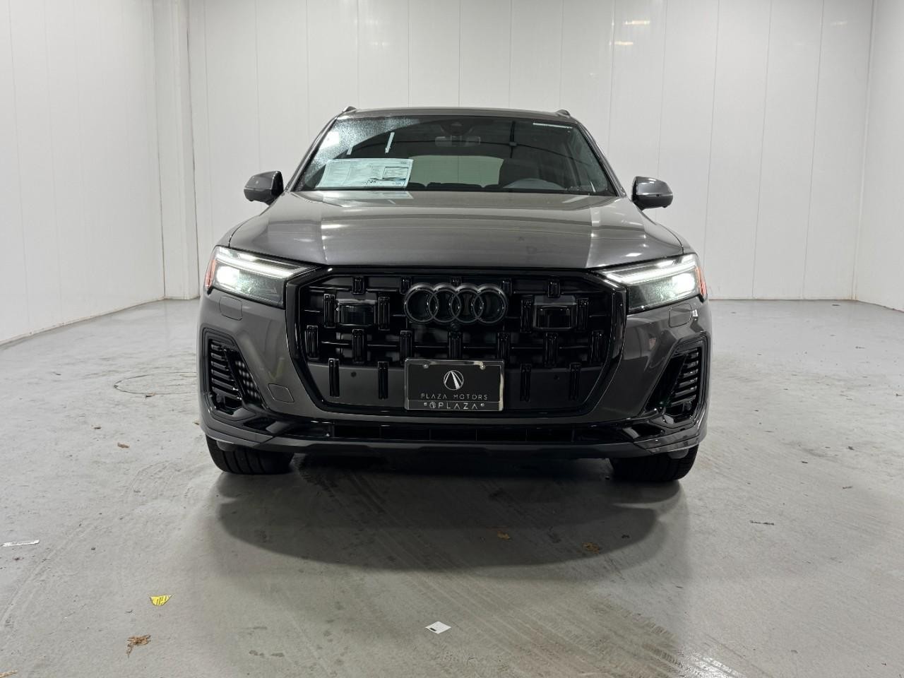 Audi Q7 Vehicle Full-screen Gallery Image 7