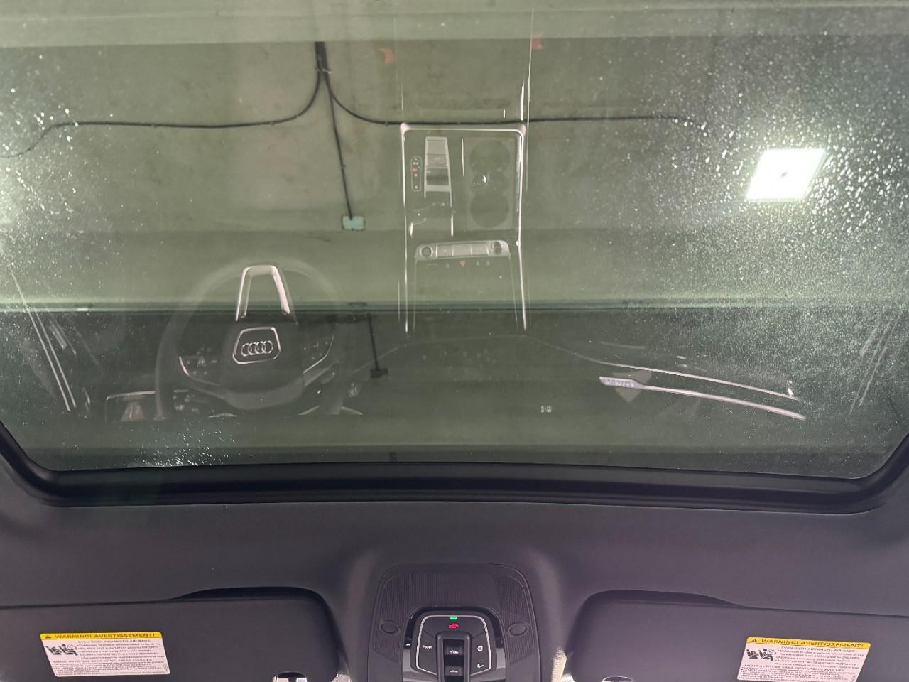 Audi Q7 Vehicle Full-screen Gallery Image 12