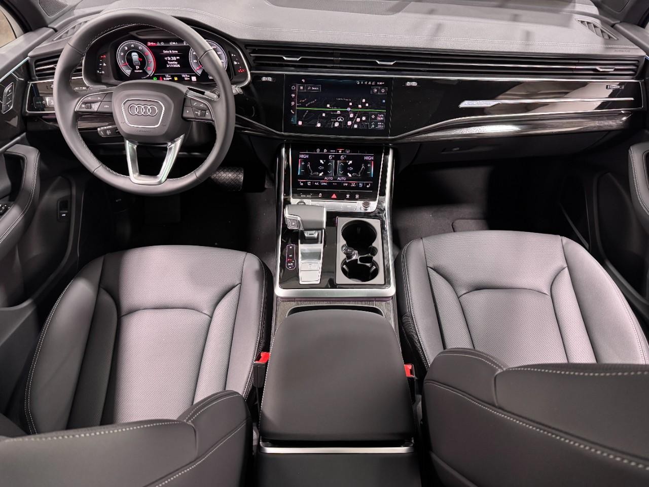 Audi Q7 Vehicle Full-screen Gallery Image 13
