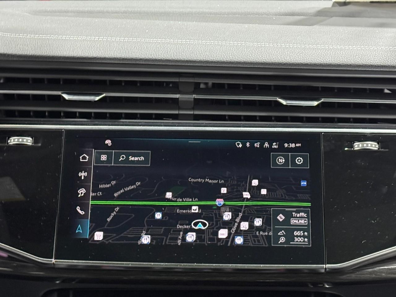 Audi Q7 Vehicle Full-screen Gallery Image 15