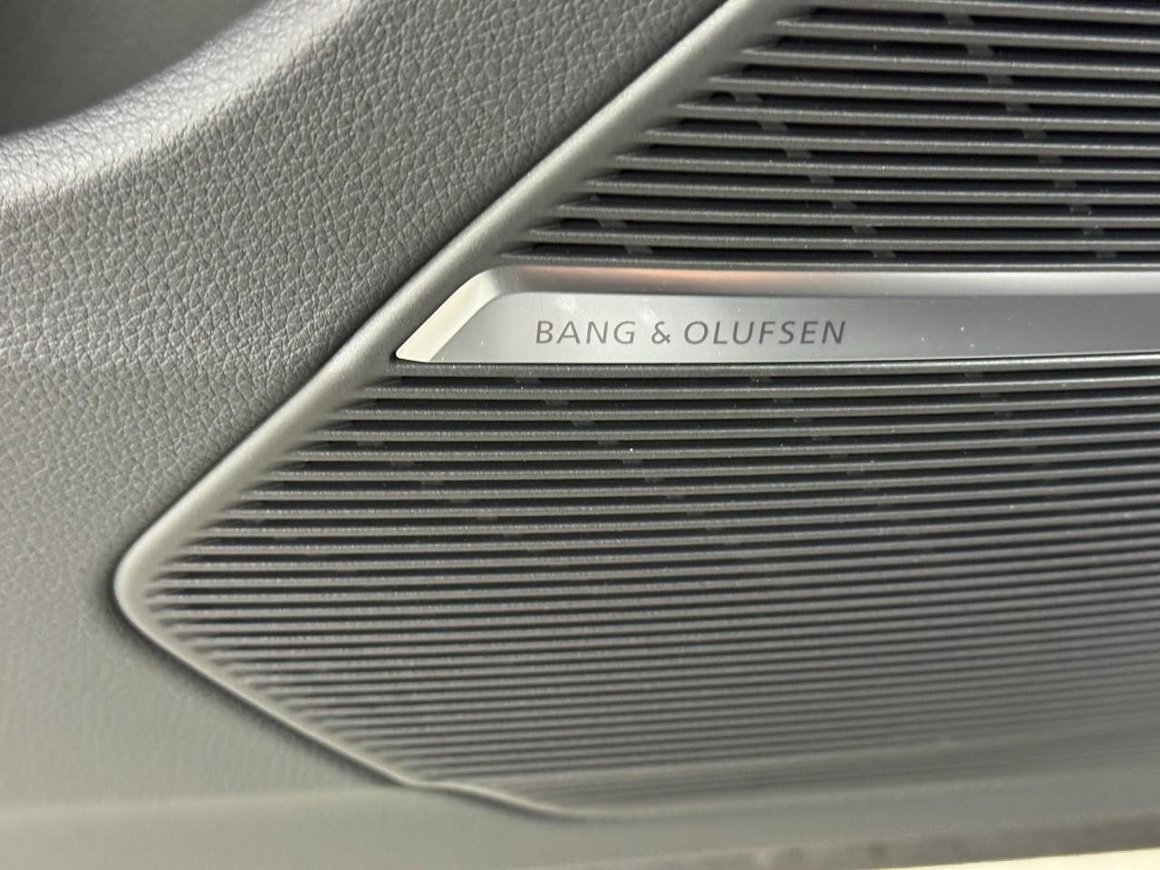 Audi Q7 Vehicle Full-screen Gallery Image 27