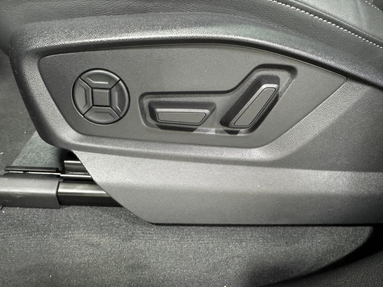 Audi Q7 Vehicle Full-screen Gallery Image 30