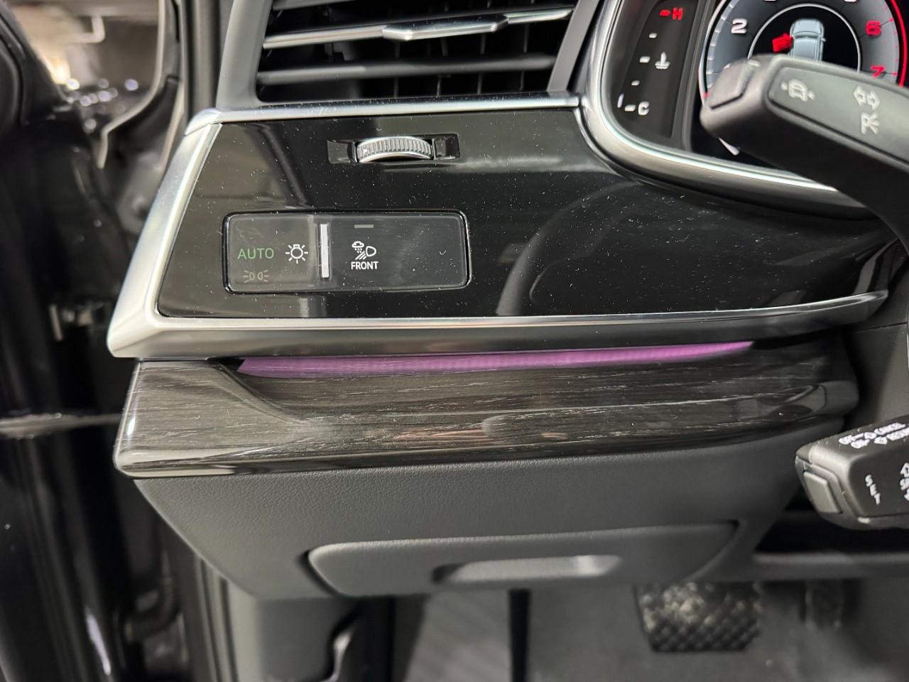 Audi Q7 Vehicle Full-screen Gallery Image 31