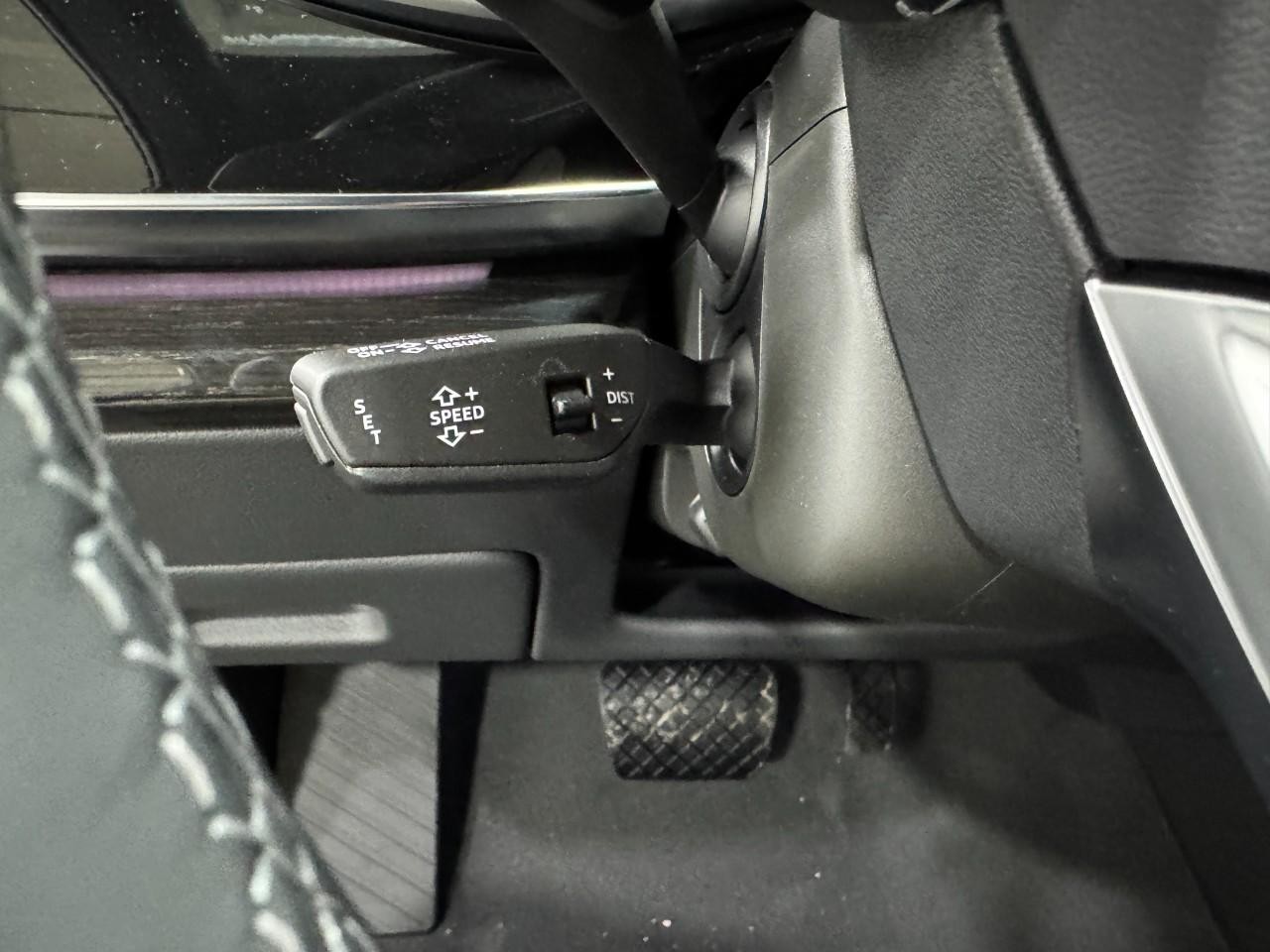 Audi Q7 Vehicle Full-screen Gallery Image 32