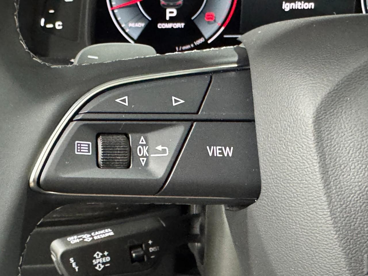 Audi Q7 Vehicle Full-screen Gallery Image 34