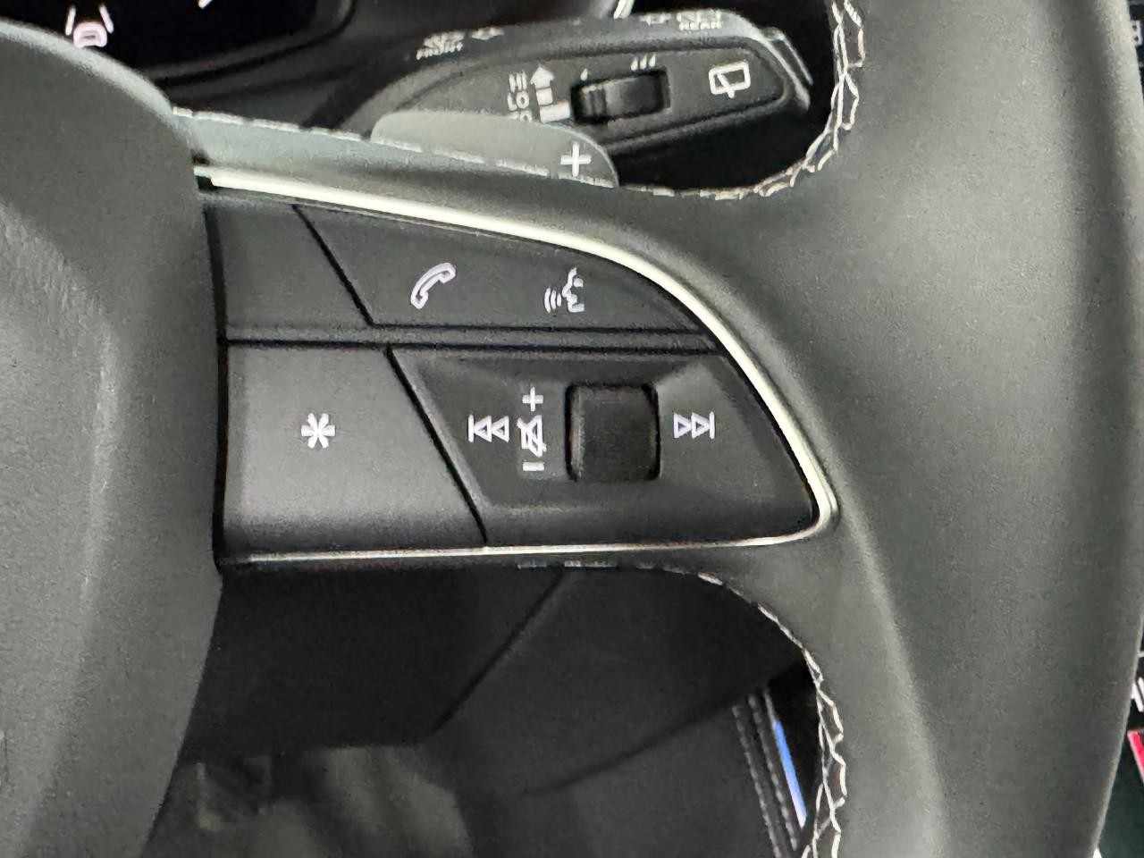 Audi Q7 Vehicle Full-screen Gallery Image 35