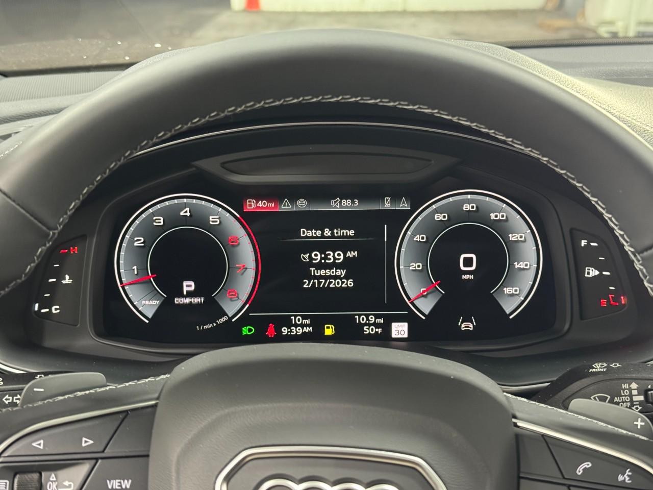 Audi Q7 Vehicle Full-screen Gallery Image 36