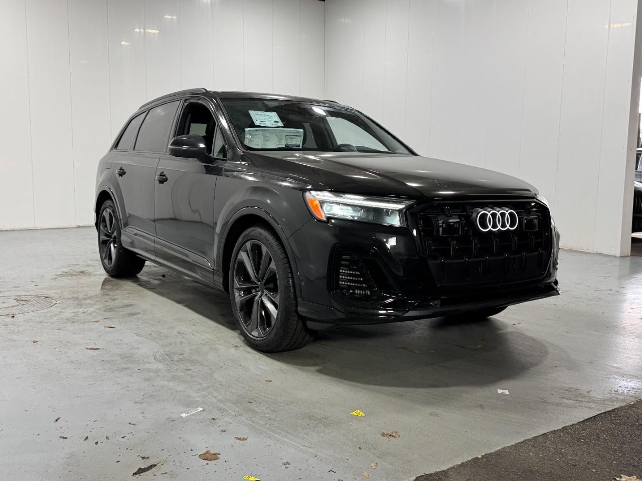 Audi Q7 Vehicle Full-screen Gallery Image 6