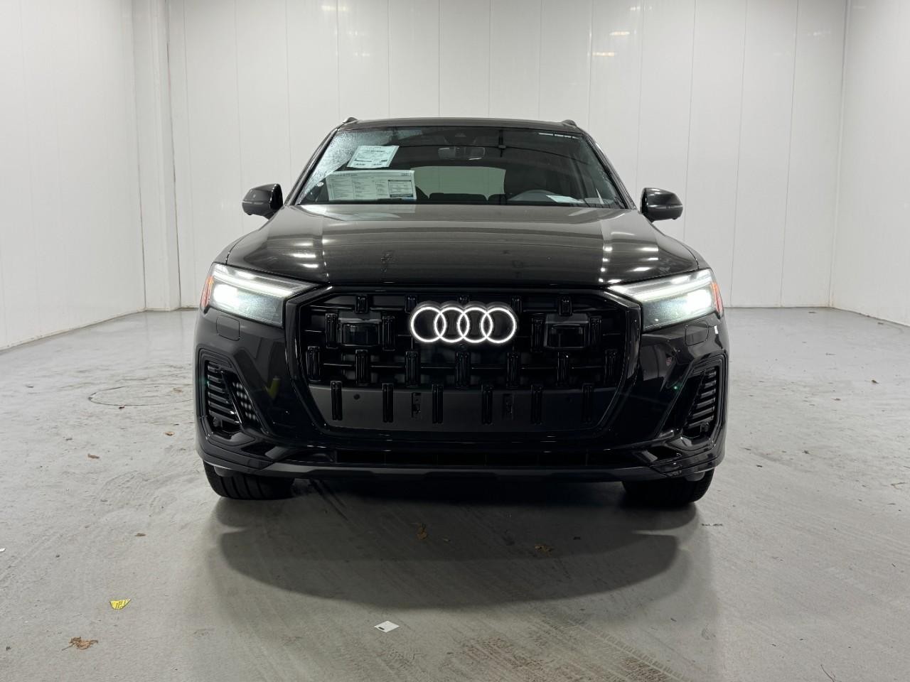 Audi Q7 Vehicle Full-screen Gallery Image 7