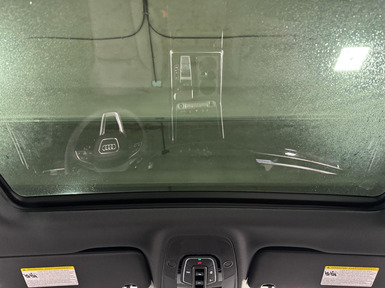 Audi Q7 Vehicle Full-screen Gallery Image 12