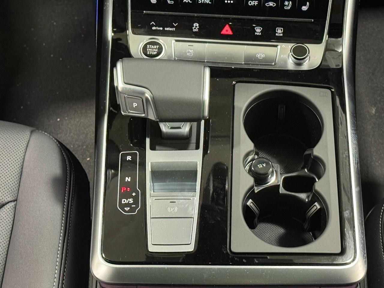 Audi Q7 Vehicle Full-screen Gallery Image 17