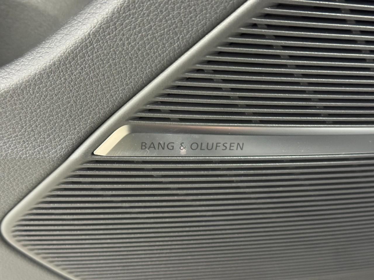 Audi Q7 Vehicle Full-screen Gallery Image 27