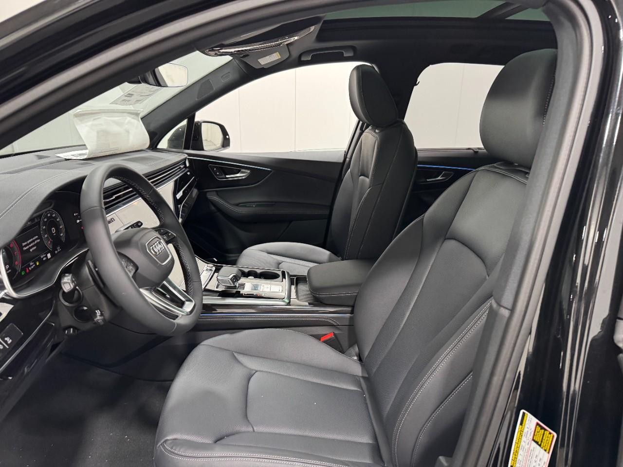 Audi Q7 Vehicle Full-screen Gallery Image 28