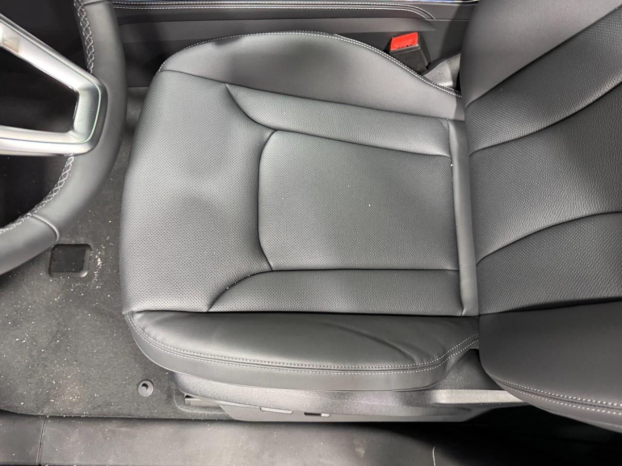 Audi Q7 Vehicle Full-screen Gallery Image 29