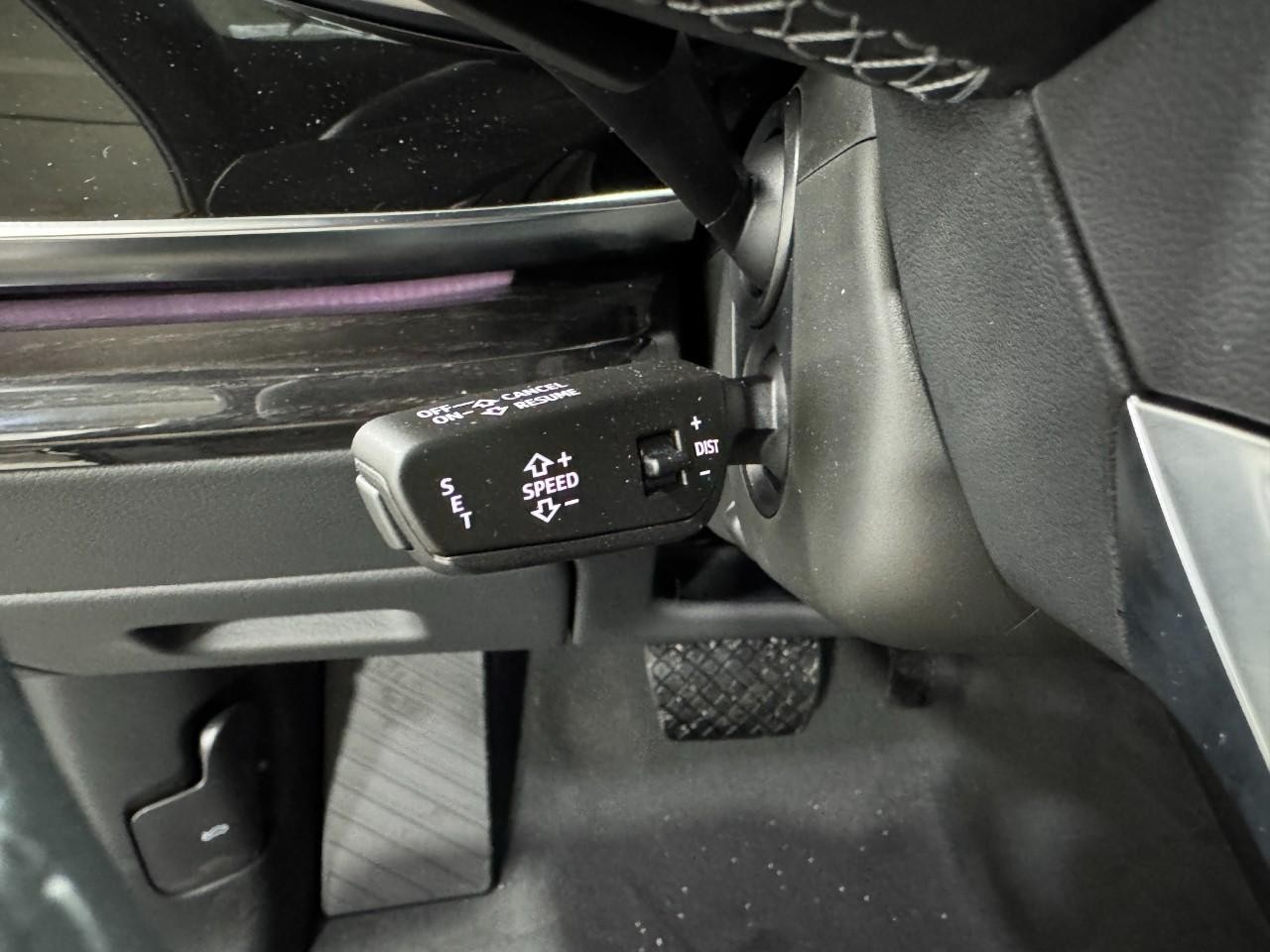 Audi Q7 Vehicle Full-screen Gallery Image 32