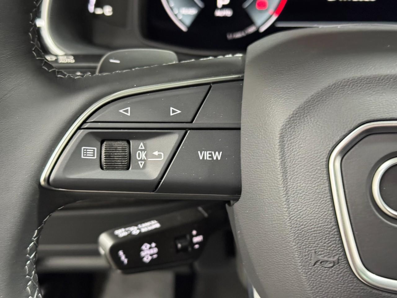 Audi Q7 Vehicle Full-screen Gallery Image 33