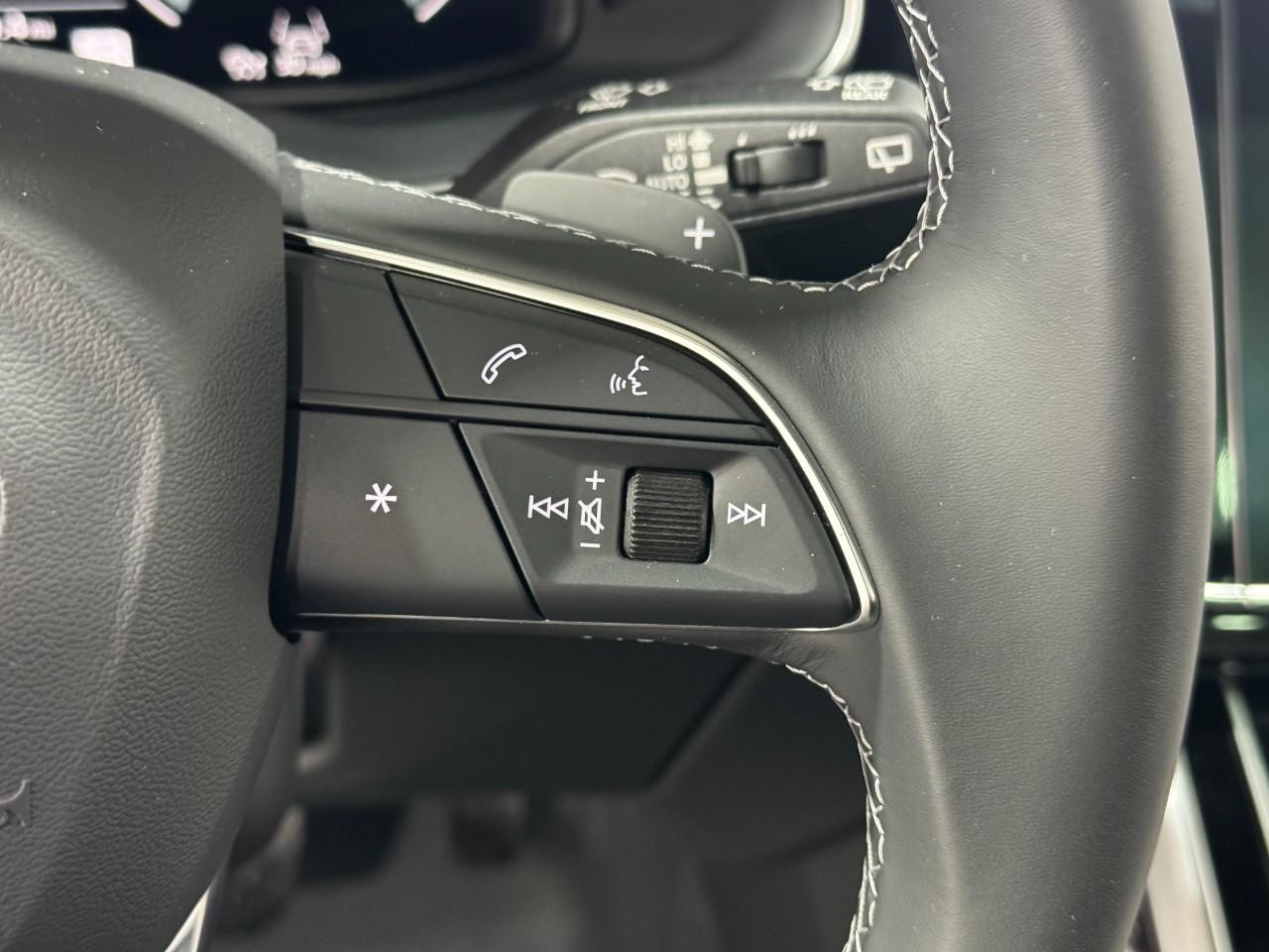 Audi Q7 Vehicle Full-screen Gallery Image 34