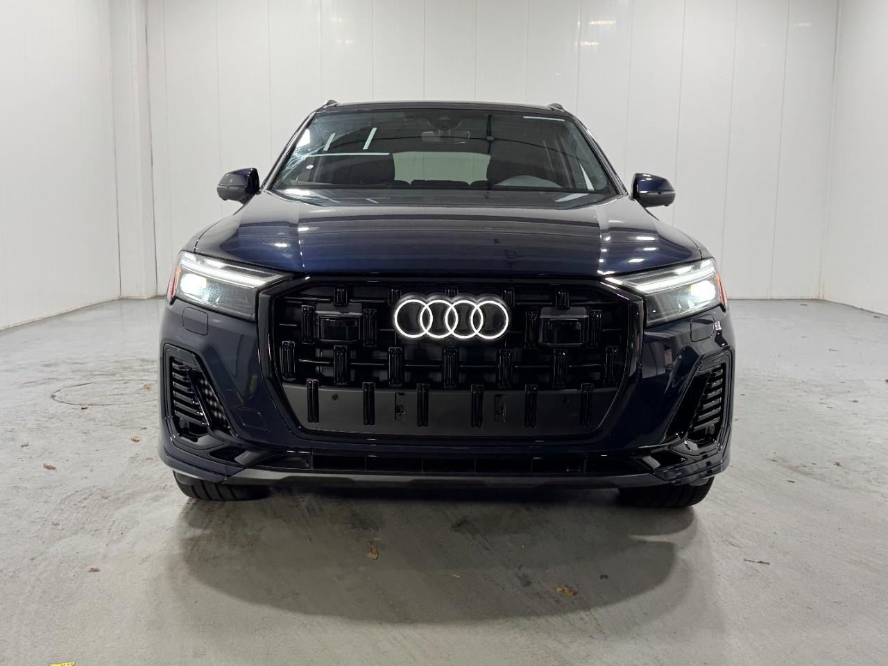 Audi Q7 Vehicle Full-screen Gallery Image 7