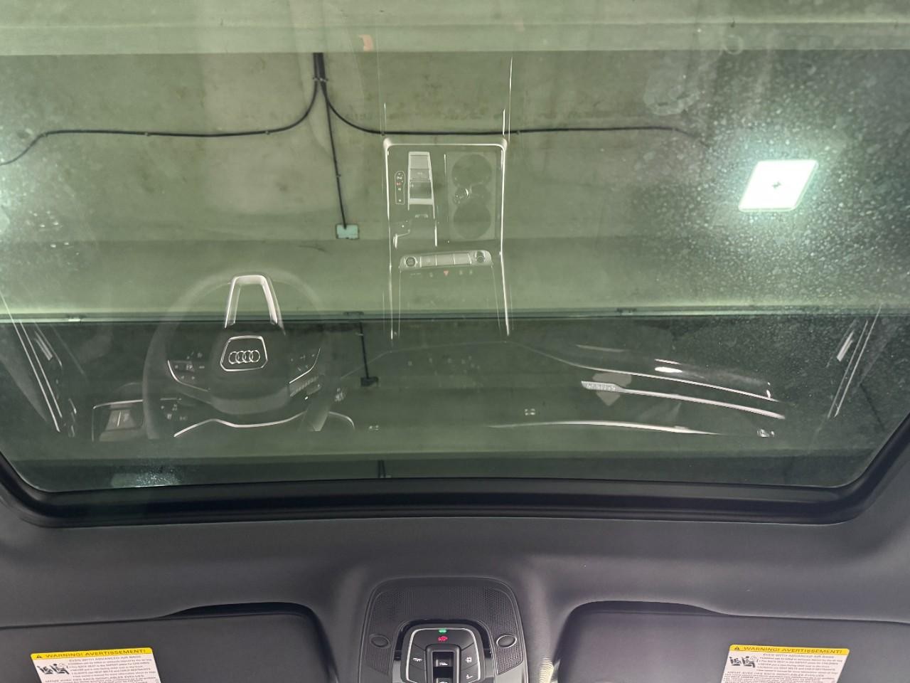 Audi Q7 Vehicle Full-screen Gallery Image 12