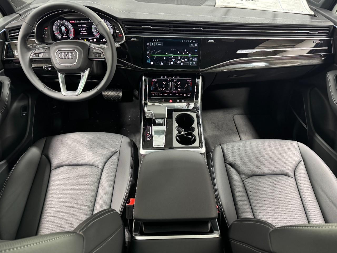 Audi Q7 Vehicle Full-screen Gallery Image 13