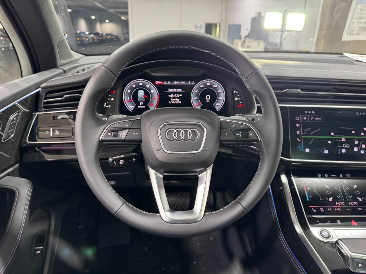 Audi Q7 Vehicle Full-screen Gallery Image 14