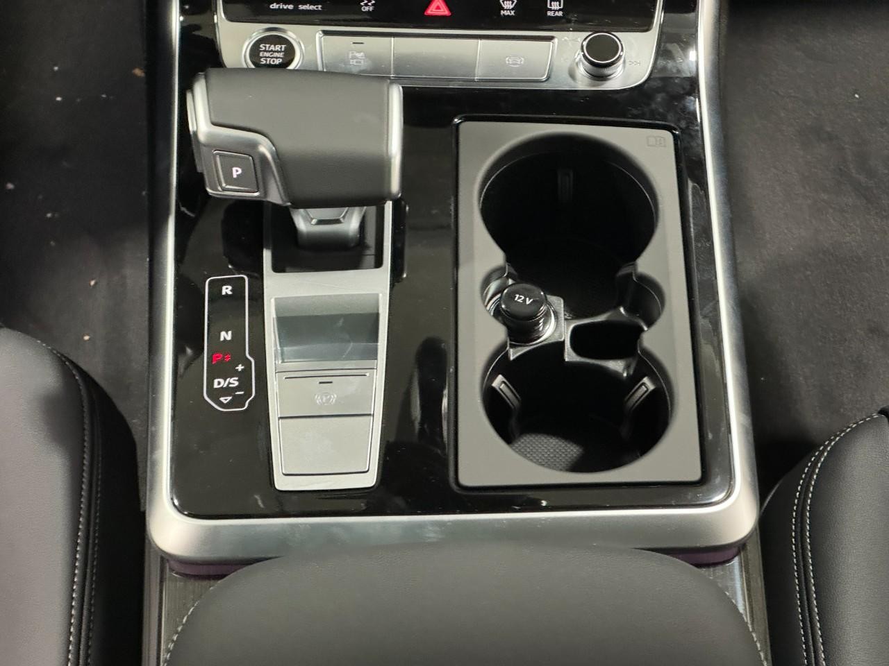 Audi Q7 Vehicle Full-screen Gallery Image 17