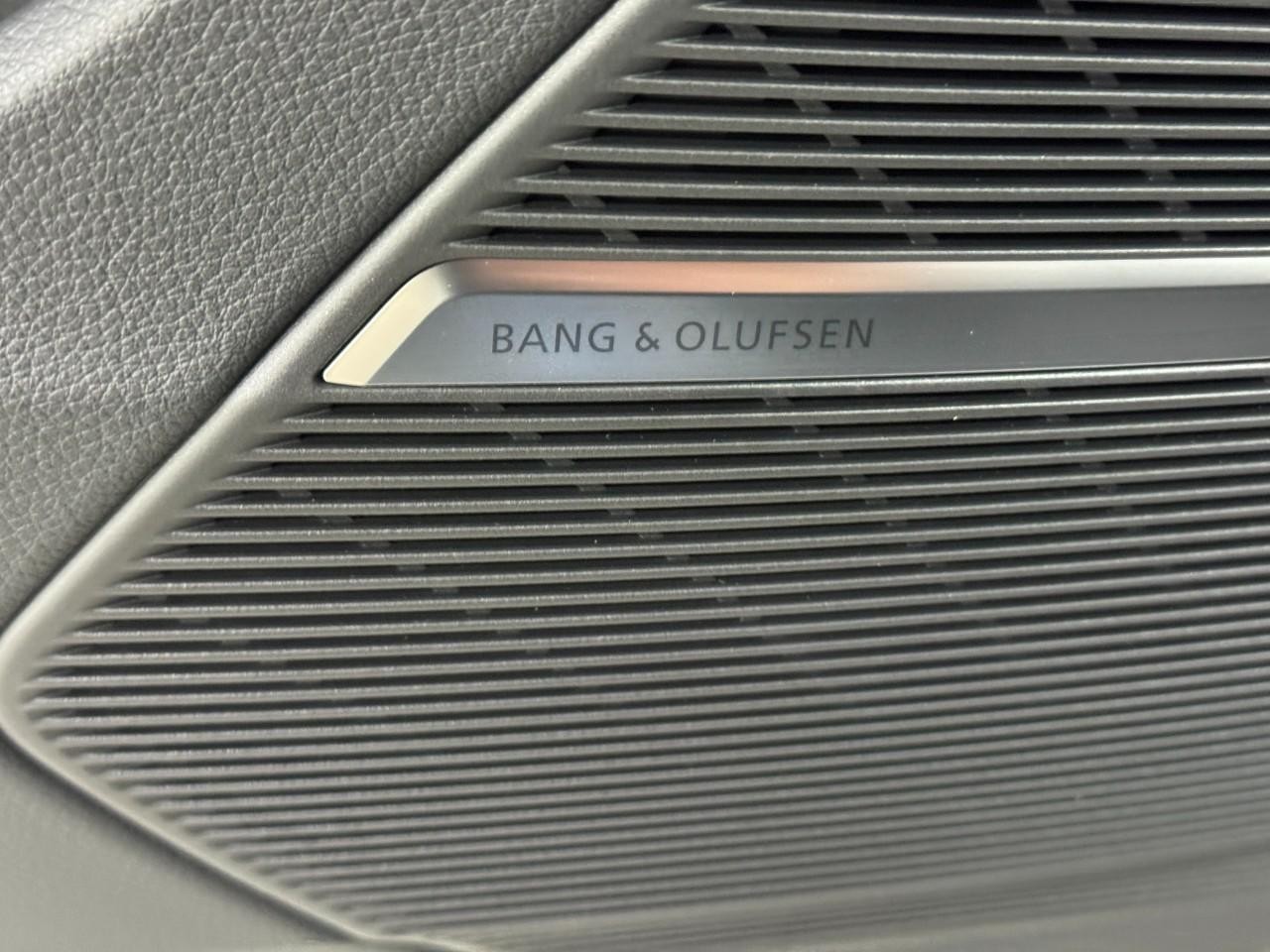 Audi Q7 Vehicle Full-screen Gallery Image 27