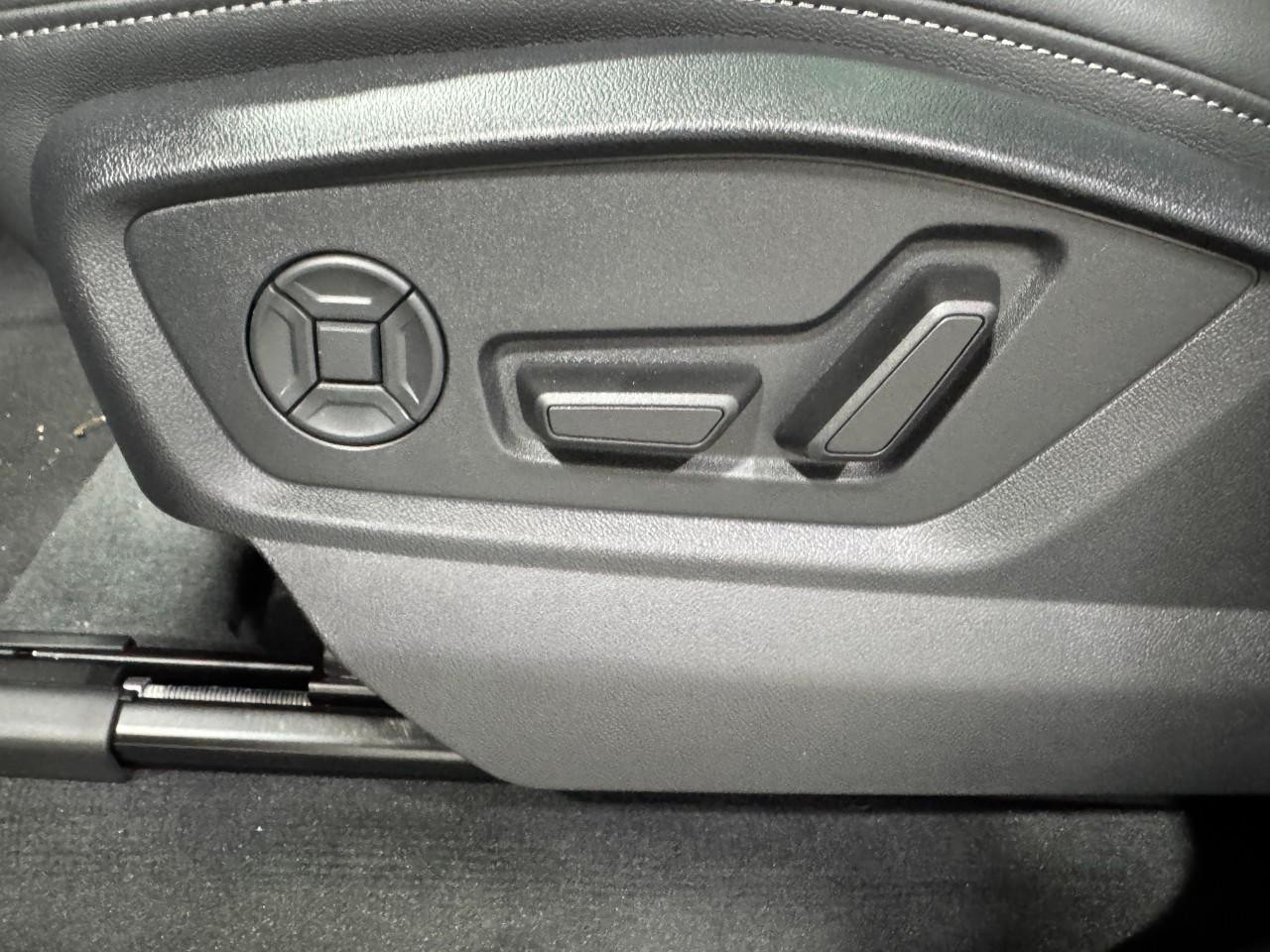 Audi Q7 Vehicle Full-screen Gallery Image 30