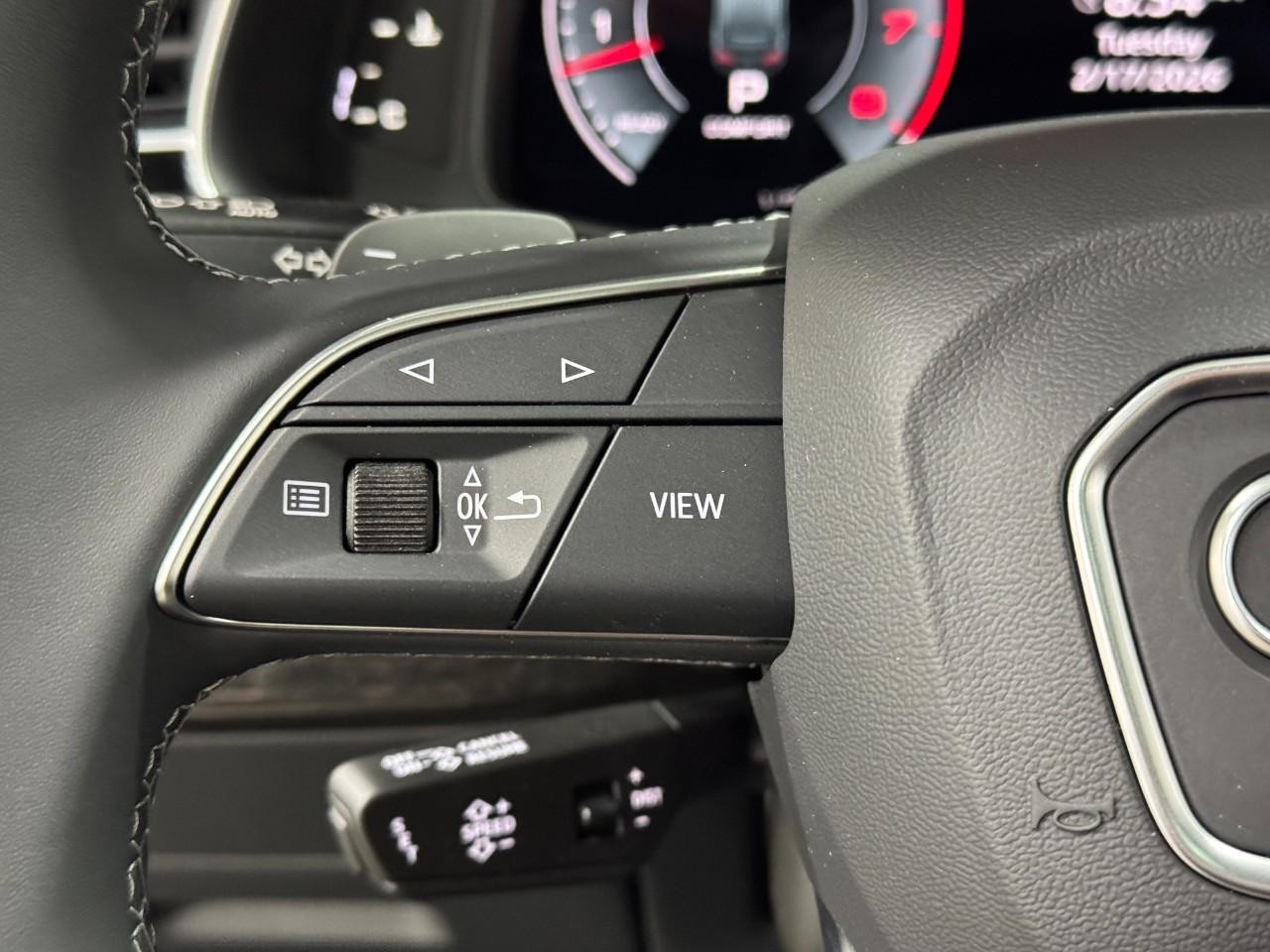 Audi Q7 Vehicle Full-screen Gallery Image 33