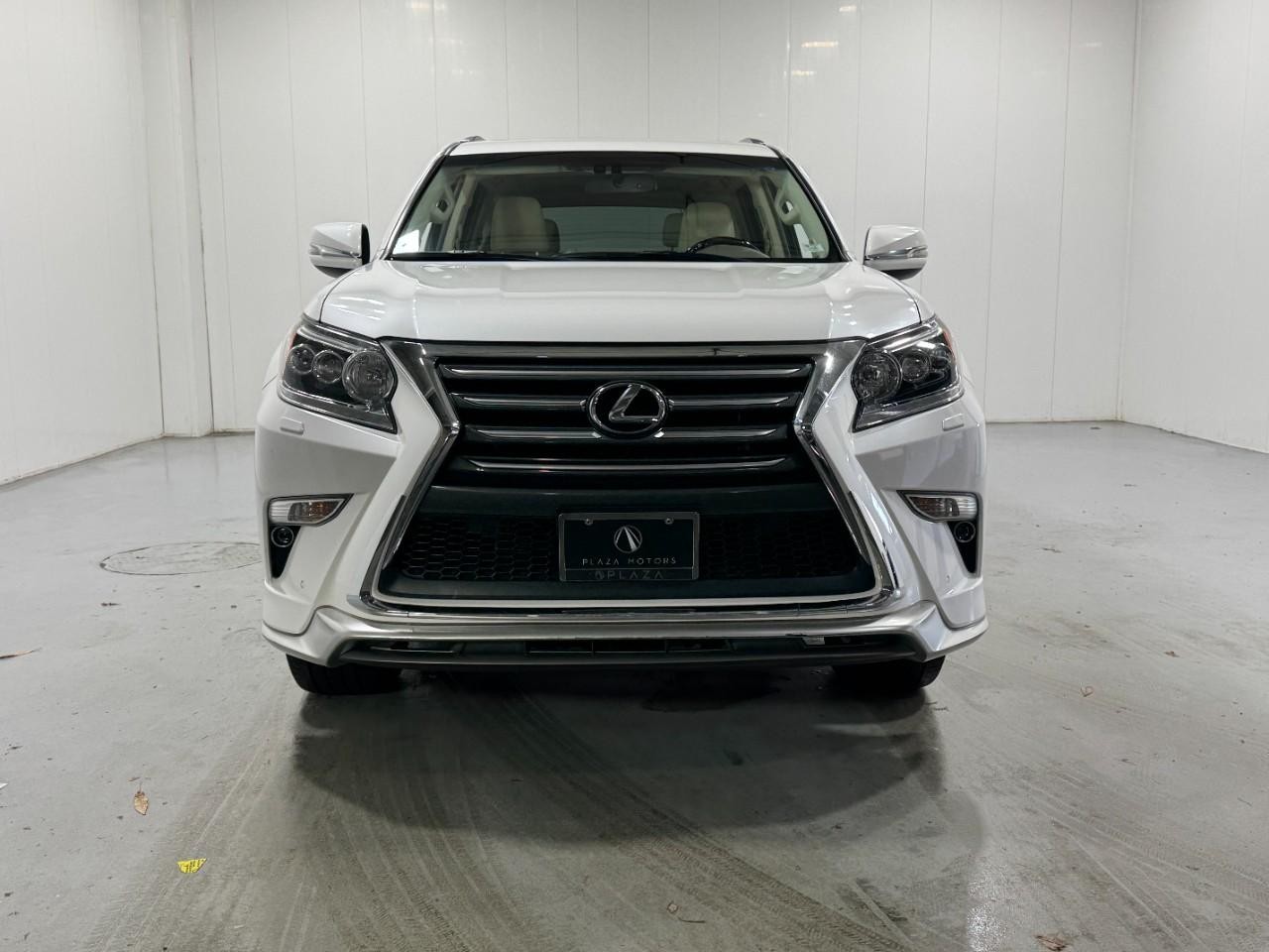 Lexus GX Vehicle Full-screen Gallery Image 7