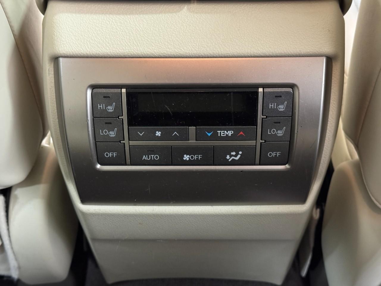 Lexus GX Vehicle Full-screen Gallery Image 11