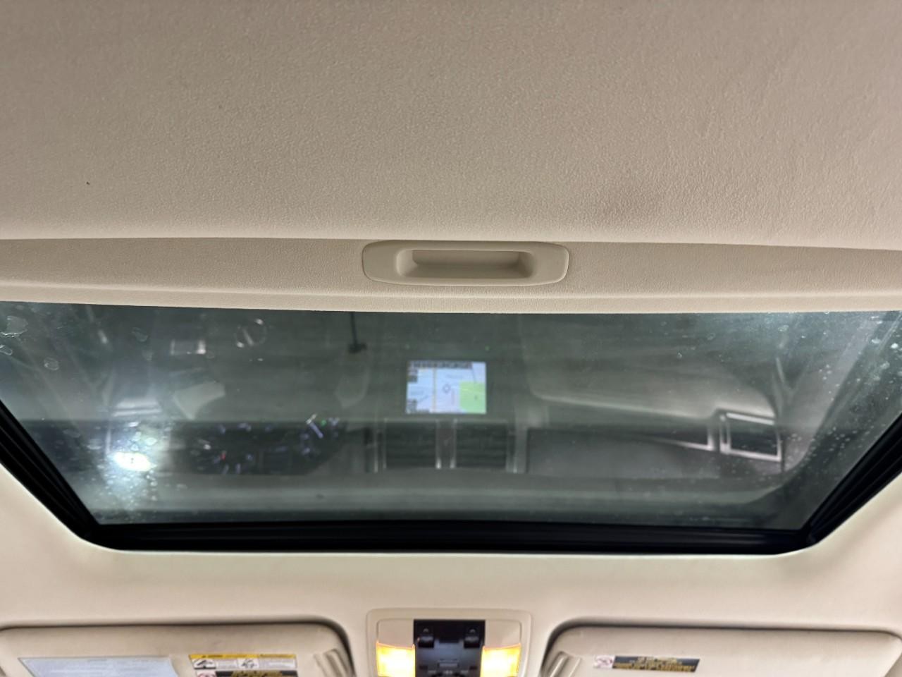 Lexus GX Vehicle Full-screen Gallery Image 12