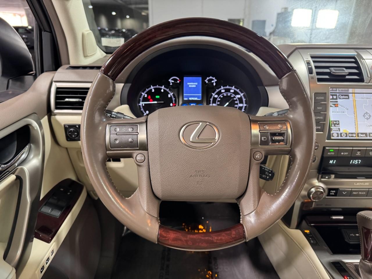 Lexus GX Vehicle Full-screen Gallery Image 14