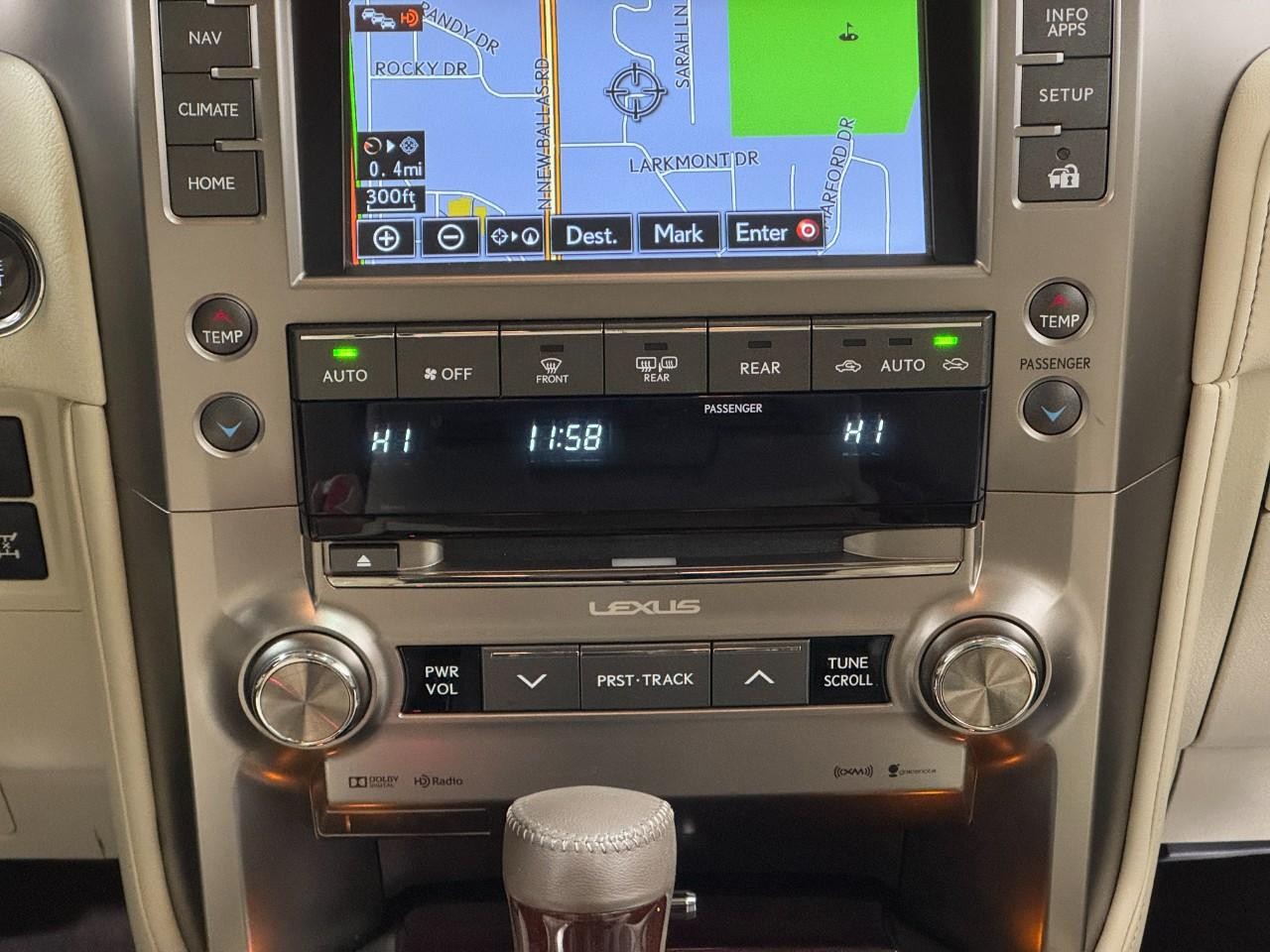 Lexus GX Vehicle Full-screen Gallery Image 16