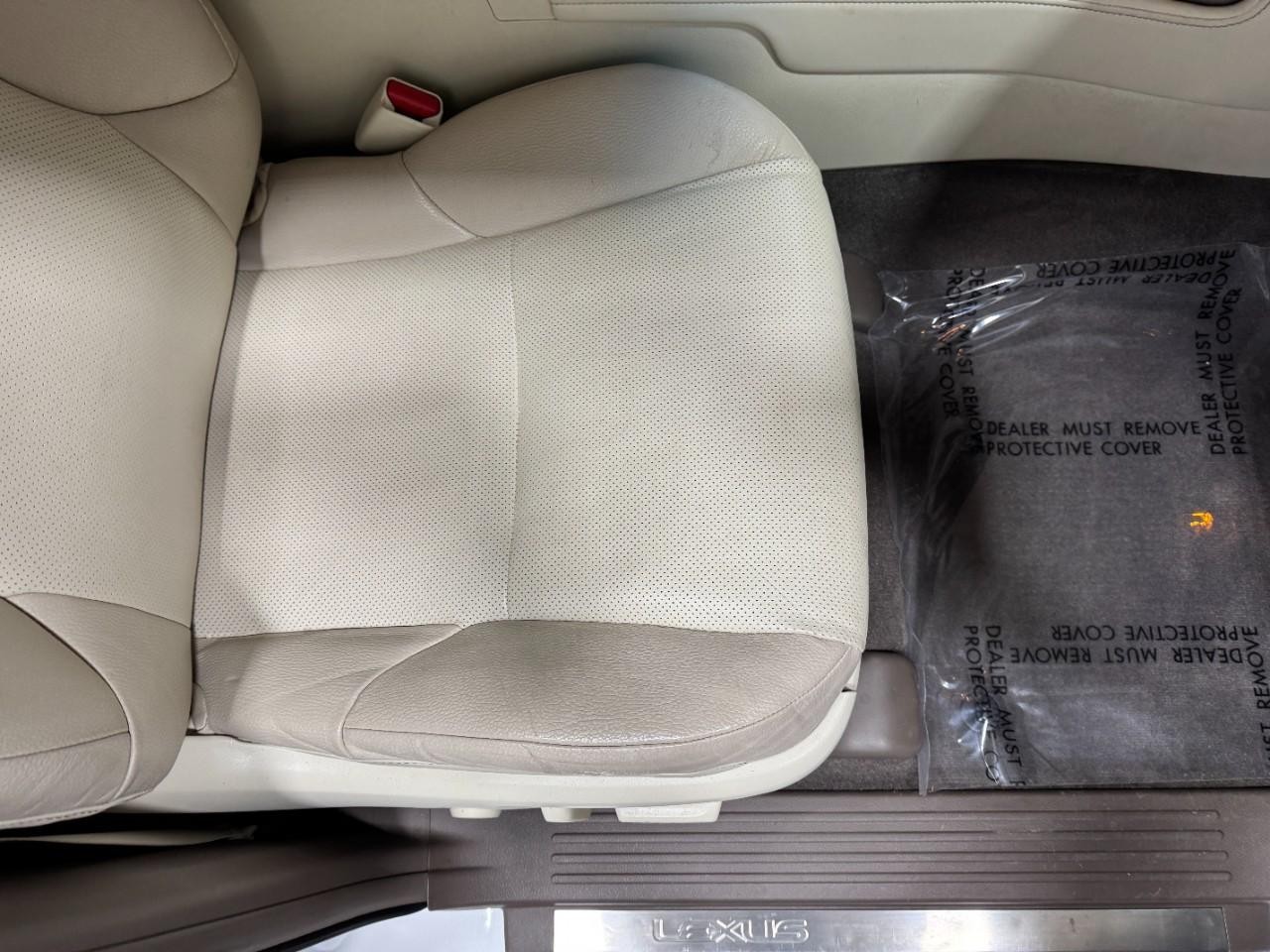 Lexus GX Vehicle Full-screen Gallery Image 20