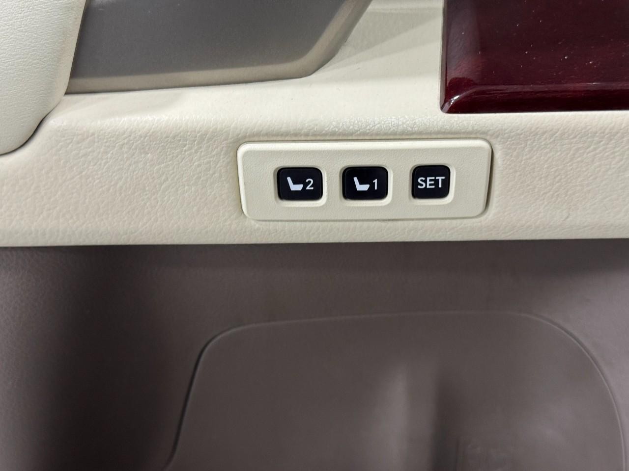 Lexus GX Vehicle Full-screen Gallery Image 26