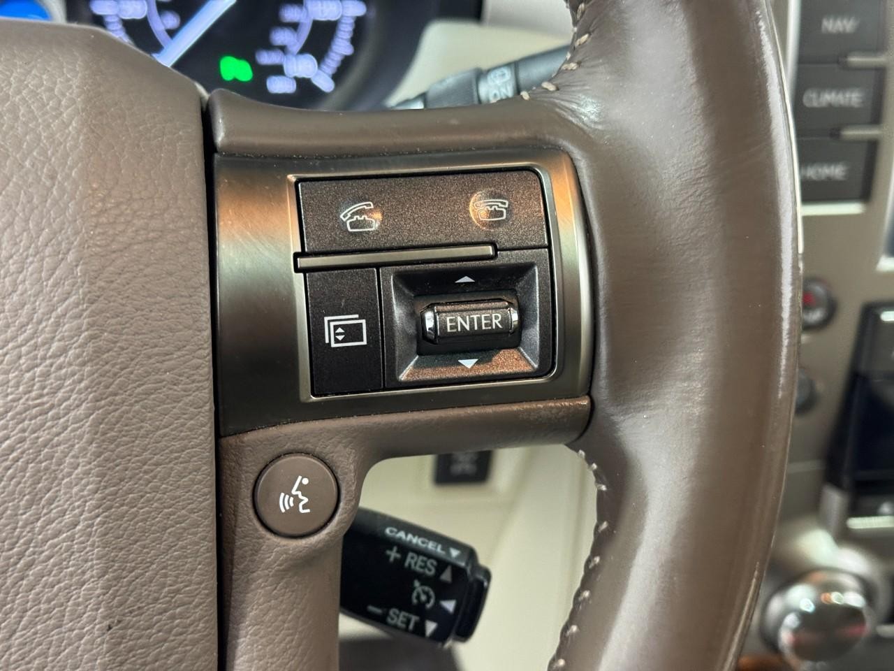 Lexus GX Vehicle Full-screen Gallery Image 32