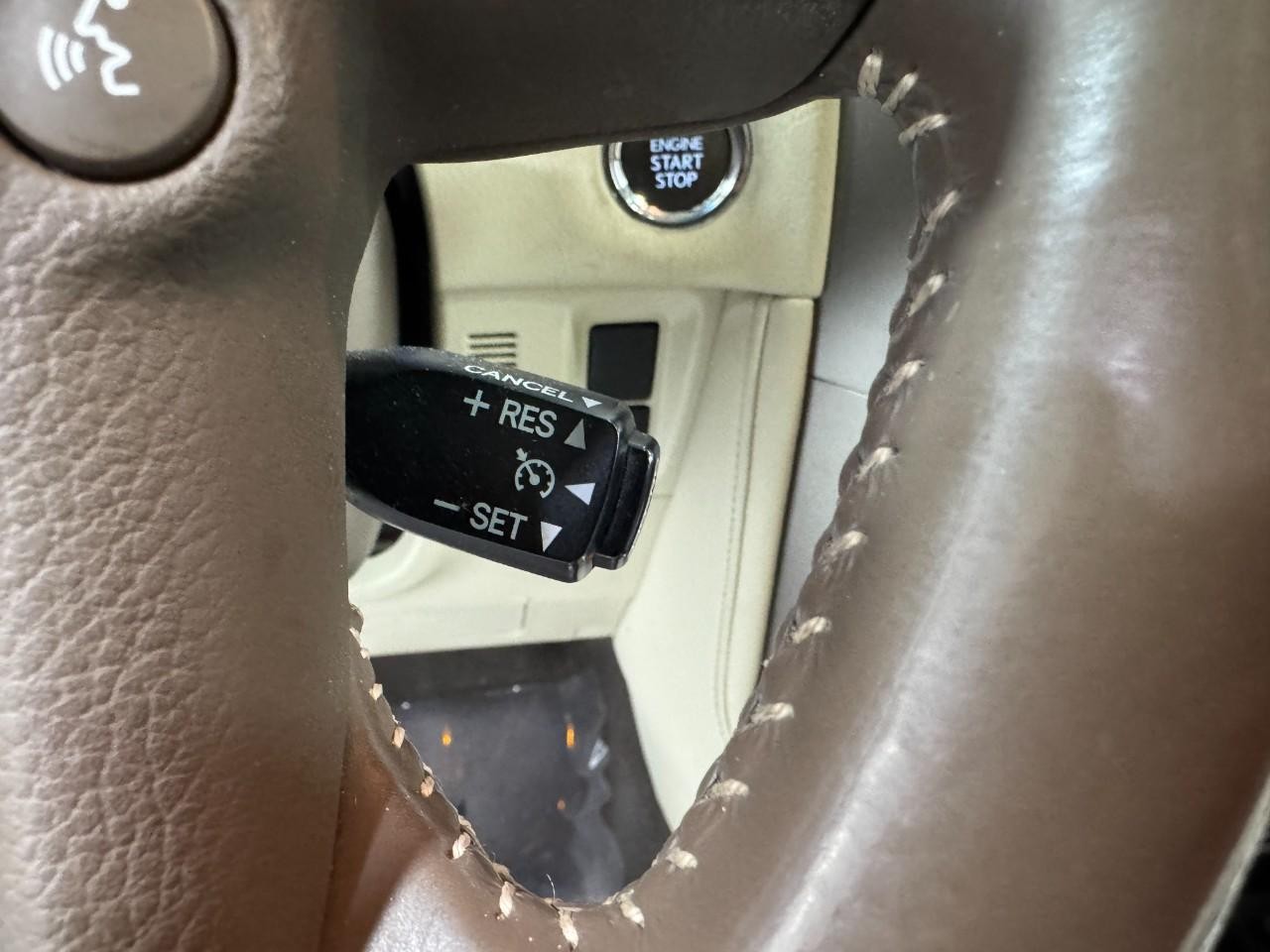 Lexus GX Vehicle Full-screen Gallery Image 33